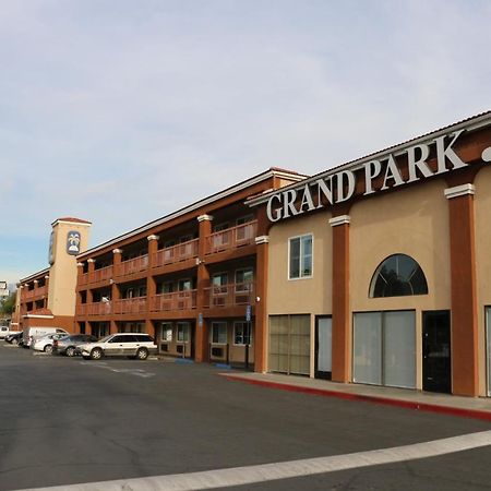 Grand Park Inn Болдуин-Парк Экстерьер фото